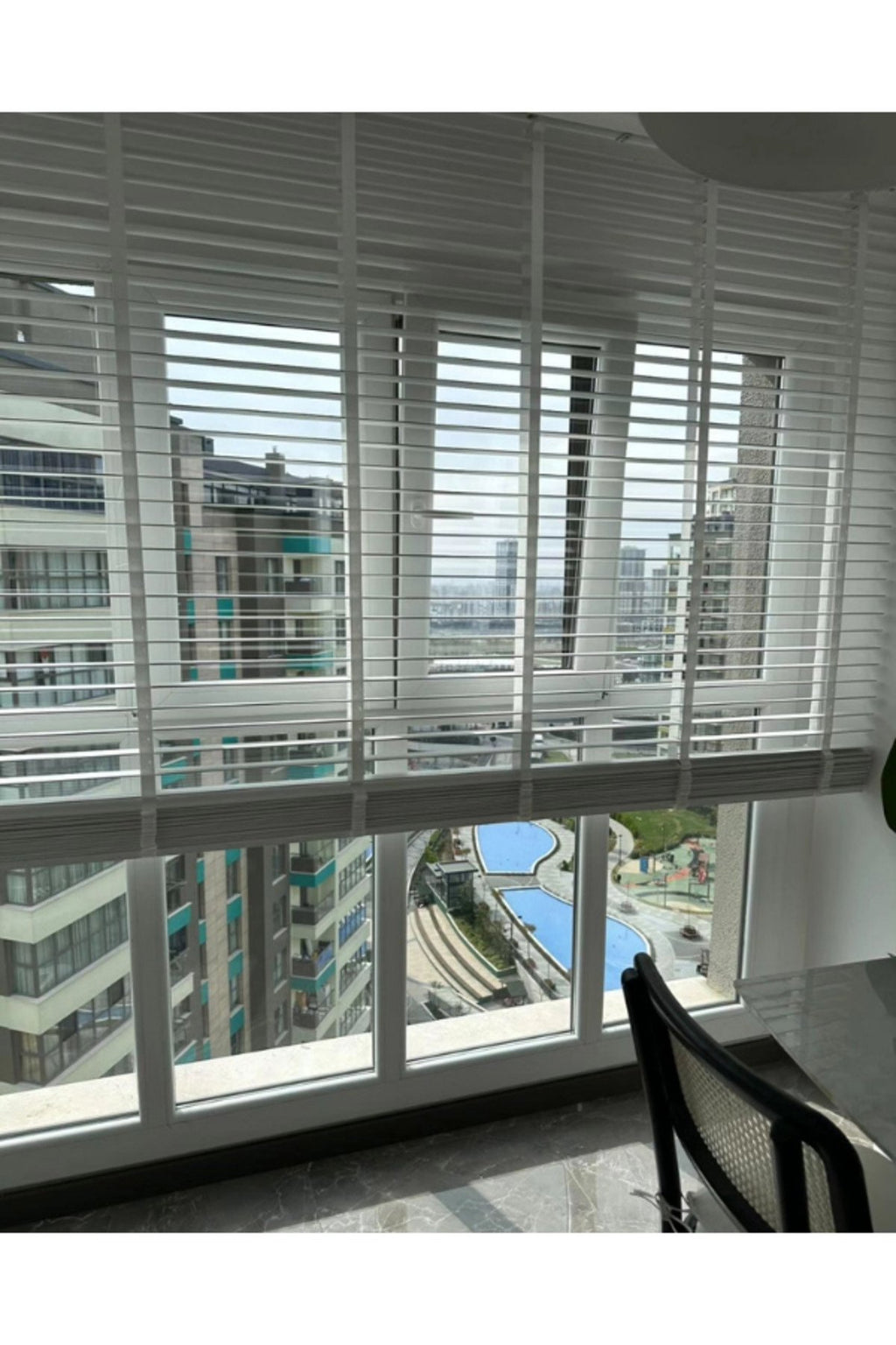 %100 GERÇEK AHŞAP JALUZİ PERDE - 50 MM – KURDELELİ - BEYAZ