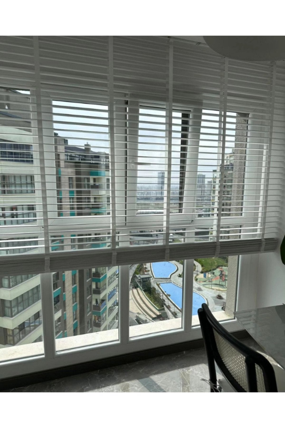 %100 GERÇEK AHŞAP JALUZİ PERDE - 50 MM – KURDELELİ - BEYAZ