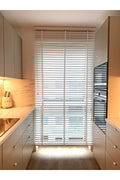 %100 GERÇEK AHŞAP JALUZİ PERDE - 50 MM – KURDELELİ - BEYAZ